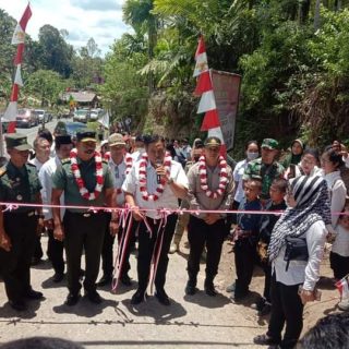 Pabung 0206/Dairi Hadiri Acara Peresmian Kampung Pancasila Di Desa Sumbul Tengah