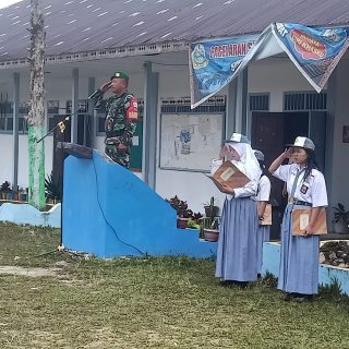 Tanamkan  Rasa Cinta Tanah Air,Babinsa Jadi Pembina Upacara Di Sekolah