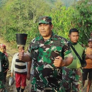 Koramil 05/Tanah pinem melakukan Karya Bhakti Pembukaan Jalan Desa Harapan Tanah Pinem