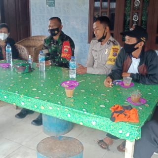 BABINSA KORAMIL 07/SALAK /BHABINKAMTIBNAS KOMSOS BERSAMA WARGA BINAAN.