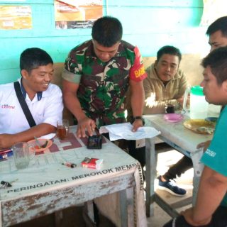Babinsa Koramil 07,Jalin Keakraban Dengan Warga Binaanya Di Desa Napatalun Pagindar
