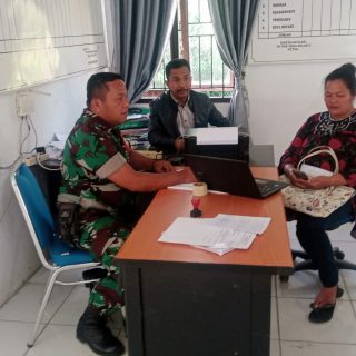 Babinsa Koramil 07/Salak,Komsos Bersama Perangkat Desa Binaan