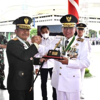 Pangdam I Bukit Barisan Dampingi Gubsu Pimpin Upacara HUT Ke-77 TNI di Medan
