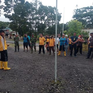 Kecamatan Sumbul Laksanakan Gotong Royong Jumat bersih di lingkungan Kelurahan Pegagan Julu I 