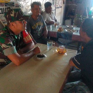 Babinsa Koramil 05 Tanah Pinem,Komsos Dengan Para Perangkat Desa Kuta Buluh.