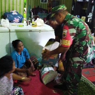 Babinsa Koramil 04 Tigalingga,Bersama Pemdes Desa Palding Berikan Tali Asih Kepada Korban Kebakaran.