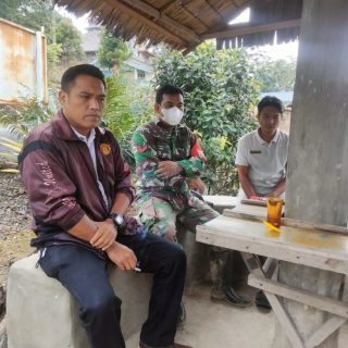 Babinsa Koramil 05 Tanah Pinem Jalin Silahturahmi Dengan  Kasi Pemde Di Kantor  Camat Tanah Pinem