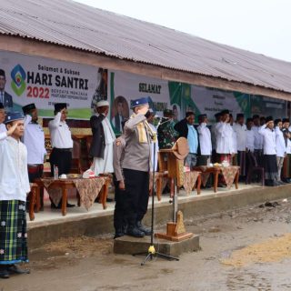 Kapolres Dairi Menjadi Inspektur Upacara Hari Santri Nasional Tahun 2022 Di Pesantren Dairi Sidiangkat