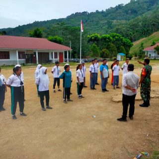 Babinsa Koramil 05 Tanah Pinem Berikan Materi Wasbang Kepada Siswa SMK Negeri 1 Tanah Pinem