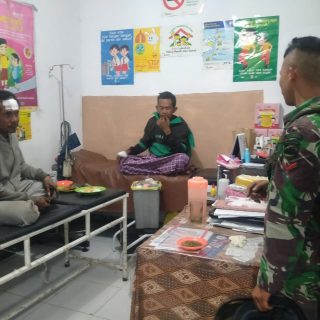 Babinsa Koramil 01 Sumbul Jenguk Warga Binaannya Yang Sedang Sakit