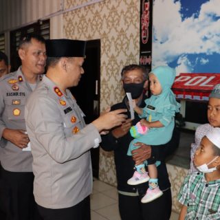Sambut Hut Humas ke-71, Kapolres Dairi Berikan Santunan Kepada Anak Yatim