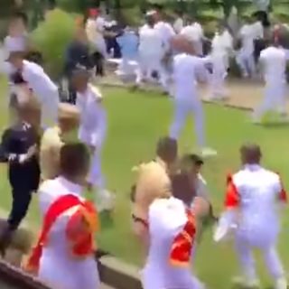 Heboh!!!  Taruna Kemenhub Baku Hantam di Monas usai Wisuda