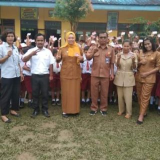 Dinas Dukcapil Dairi Cetak 190 Kartu Identitas Anak SDN Jambur Indonesia dan SD SMP Advent Sumbul