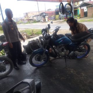 Kapolsek Sidikalang Kota Sosialisasikan Larangan Penggunaan Knalpot blong pada Sepeda Motor Demi Ciptakan Harkamtibmas yang Kondusif
