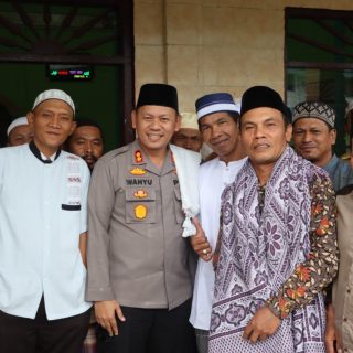 Kapolres Dairi Ajak Masyarakat Desa Lae Nuaha Siempat Nempu hulu Jaga Kamtibmas Yang kondusif Melalui Himbauan Jumat Curhat