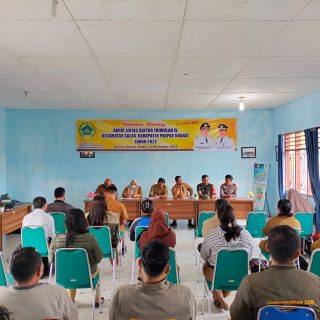 Babinsa Koramil 05 Tanah Pinem Komsos Dengan Perangkat Desa
