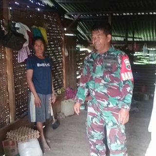 Babinsa 01 Sumbul Masuk Dapur, Wujud Kepedulian TNI Terhadap Masyarakat Kurang Mampu