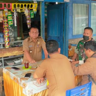 Jalin Silahturahmi Babinsa Koramil 01 Sumbul Anjangsana Dengan Aparat Desa