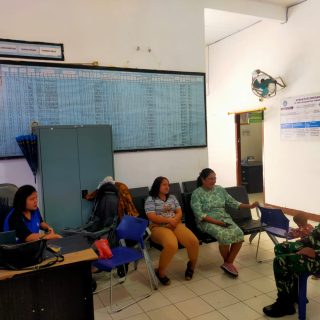 Tingkatkan Sinergitas,Babinsa Koramil 05 Tanah Pinem Komsos Dengan Pegawai Kecamatan