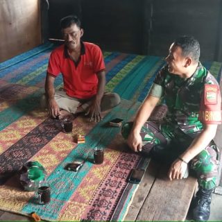 Babinsa Anjangsana Ke Rumah Warga Desa Binaan