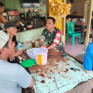 Babinsa Koramil 05 Tanah Pinem Komsos Bersama Masyarakat Di Wilayah Binaan