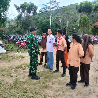Serda Warpadli Babinsa Koramil 05 Tanah Pinem Beri Bimbingan Kepada Siswa SMK N 1 Tanah Pinem