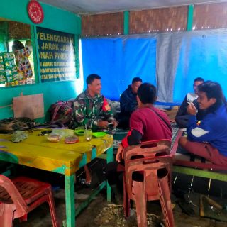 Melalui Komsos Babinsa Koramil O5 Tanah Pinem Jalin Keakraban Dengan Warganya