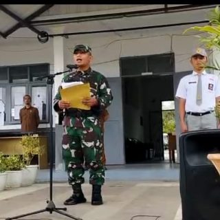 Danramil 02 Sidikalang,Jadi Pembina Upacara Di SMK Negeri 1 Parbuluan