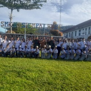 Jajaran Koramil 06 Kerajaan Laksanakan Upacara Pengibaran Bendera Di Setiap SMA Yang Berada Di Wilayah Binaan