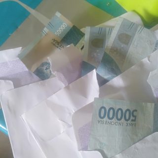 Dikonfirmasi Realisasi DD, Kades Si Leuh-Leuh Sodorkan Uang Rp 200 Ribu Kepada Wartawan.