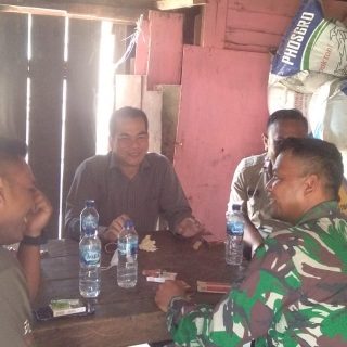 Jalin Silaturahmi Babinsa Koramil 05 Tanah Pinem Bersama Bhabinkamtibmas Komso Dengan Warga Binaan