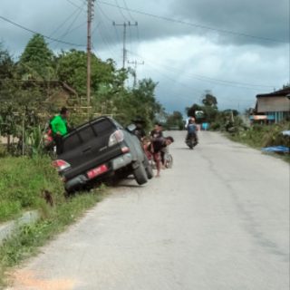 Mobil Dinas Lingkungan Hidup Masuk Paret Di Desa Berampu,Kadis Sebut “Kalian Kok Repot”