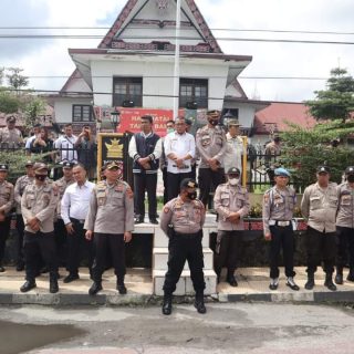 Menjaga Keamanan dan Ketertiban Umum Polres Dairi Kawal dan Lakukan Pengamanan Aksi Unjuk Rasa