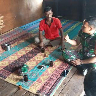 Babinsa Koramil 01 Sumbul,Anjangsana Ke Rumah Warga Di Desa Binaan