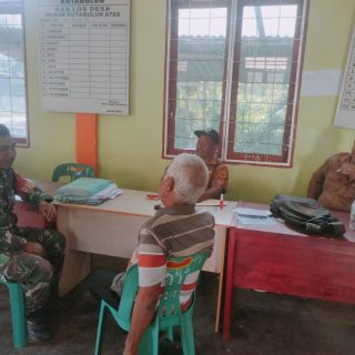 Jalin Silaturahmi Babinsa Koramil 05 Tanah Pinem Komsos Dengan Perangkat Desa