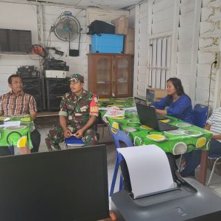 Babinsa Koramil 05 Tanah Pinem Komsos Dengan Perangkat Desa