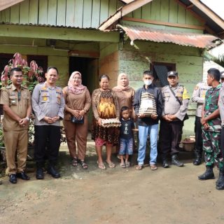 Kapolres Dairi Berikan Bantuan Kepada Masyarakat Penderita Stunting dan Gizi Buruk