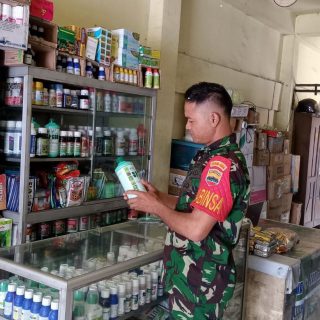 Antisipasi Kelangkaan Pupuk Bersubsidi,Babinsa Koramil 01 Cek Rutin Kios Pupuk Di Pegagan Julu 1.
