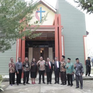 GMI Parmalum Lae Mbulan Terima Sertifikat Tanah, Pendeta: Ini Berkat Bagi Kami, Terimakasih Pak Bupati