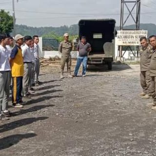 Satpol PP menertibkan 13 Siswa di Kecamatan Sumbul saat jam Pelajaran
