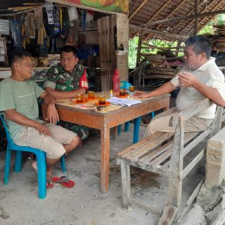 Jalin Silaturahmi Babinsa Koramil 05 Tanah Pinem Komsos Dengan Warga Binaan