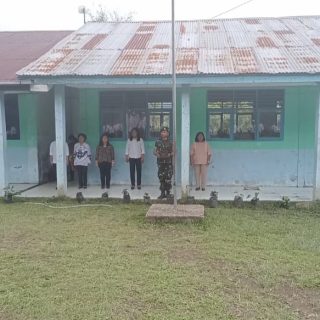 Babinsa Koramil 01 Sumbul Jadi Irup di SMP Bakti Paropo