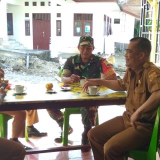 Ngopi Bareng Warga,Babinsa Koramil 05 Tanah Pinem Laksanakan Komsos&nbsp;