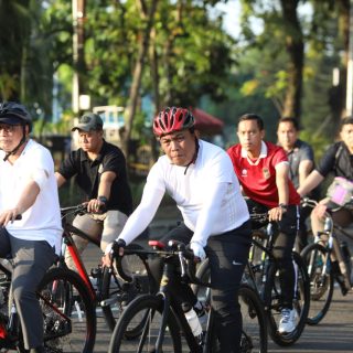 Kapolda Sumut Gowes Bersama Presiden Jokowi Keliling Kota Medan