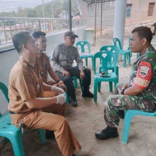 Jalin Sinergitas Tni-Polri Babinsa Koramil 05 Tanah Pinem Komsos Dengan Aparatur Desa