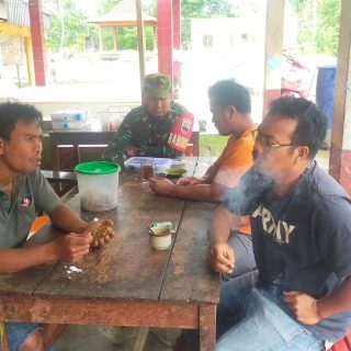 Babinsa Kuta Buluh Sertu Hasanadi Komsos Dengan Warga Binaan