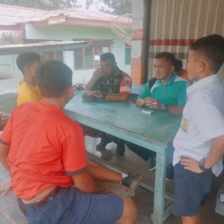 Sambil Ngopi , Babinsa 05 Tanah Pinem Komsos Dengan Mitra Karib
