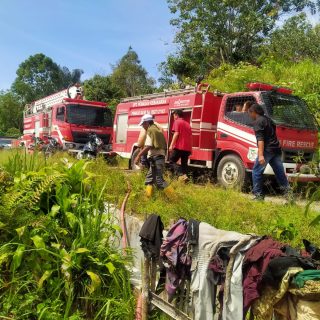1 Unit Rumah Panggung Di Desa Bintang Julu&nbsp; Hangus di Lalap Si Jago Merah