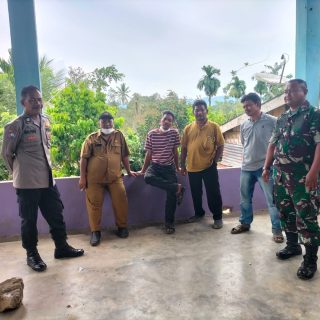 Babinsa Koramil 05 Tanah Pinem Gelar Komsos Tiga Pilar Bersama Perangkat Desa