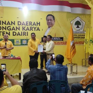 Dr.EDDY BERUTU BERANGKATKAN&nbsp; FUGSIONARIS PARTAI GOLKAR&nbsp; KABUPATEN DAIRI&nbsp;